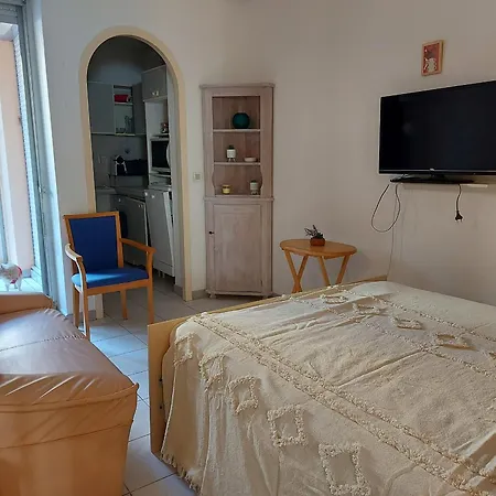 Apartment 4 Pers Avec Terrasse, Piscine Et Parking Securise - Fr-1-776-137 *